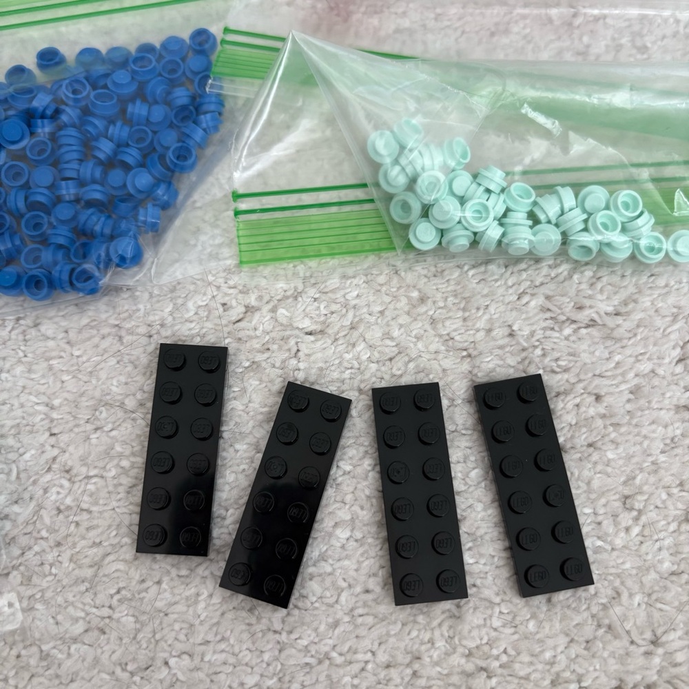 Assorted LEGO Round 1x1 Plates in Multiple Colors - Picture 8 of 9